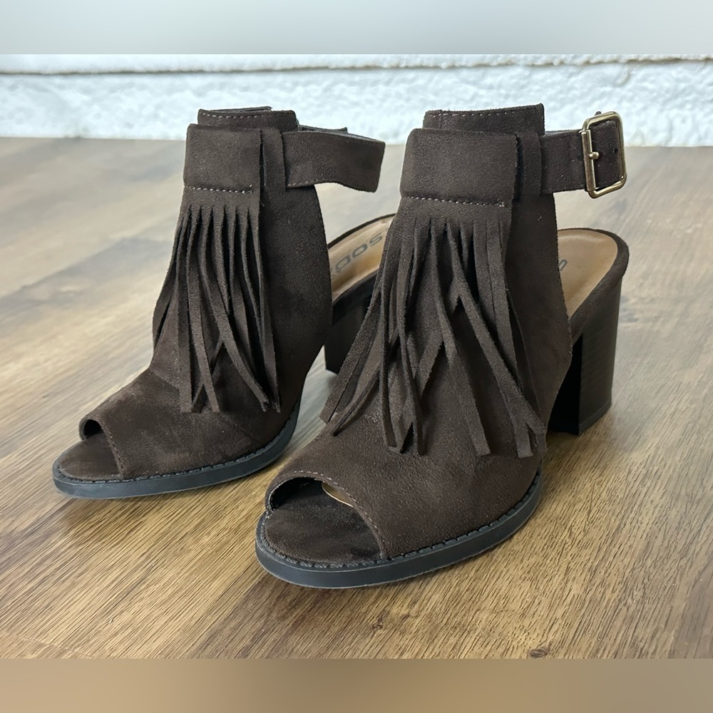 Vegan Brown Fringe Boho/Hippie Women's Heeled Sandals size 7‎